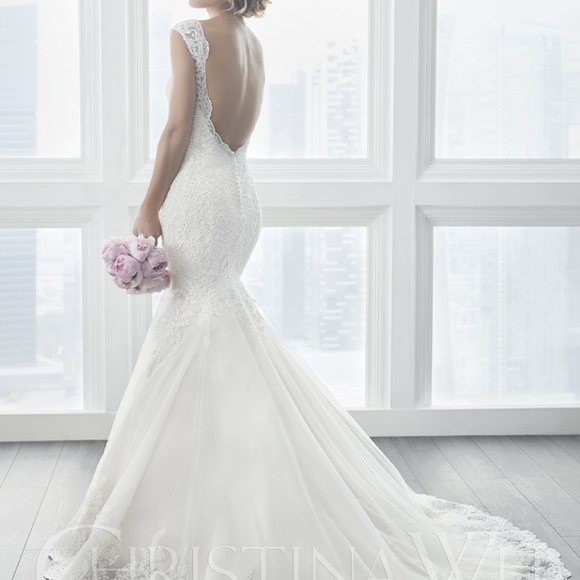 🔥SOLD🔥Christina Wu Wedding Dress off white color - Picture 2 of 13